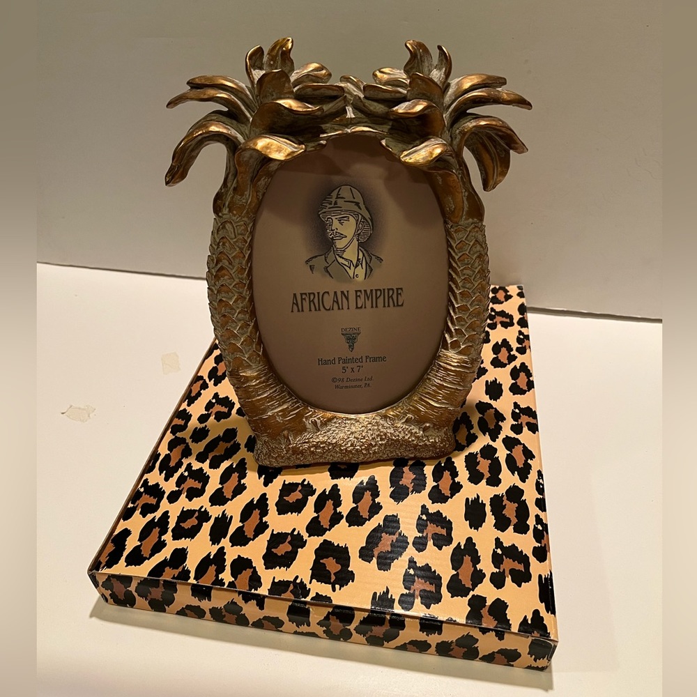 NWT DEZINE AFRICAN EMPIRE 5”x7” PALM TREE PICTURE FRAME.